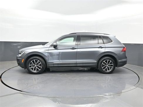 Used 2021 Volkswagen Tiguan SE image 2