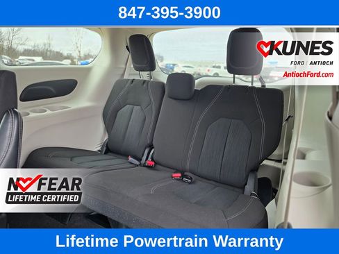 Used 2022 Chrysler Voyager LX image 24