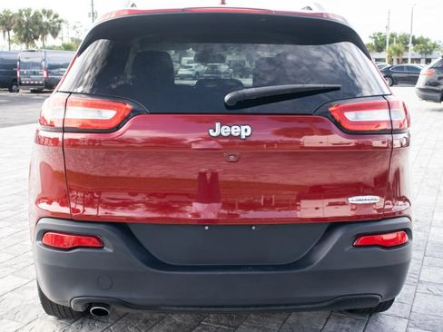 Used 2016 Jeep Cherokee Latitude FWD image 6