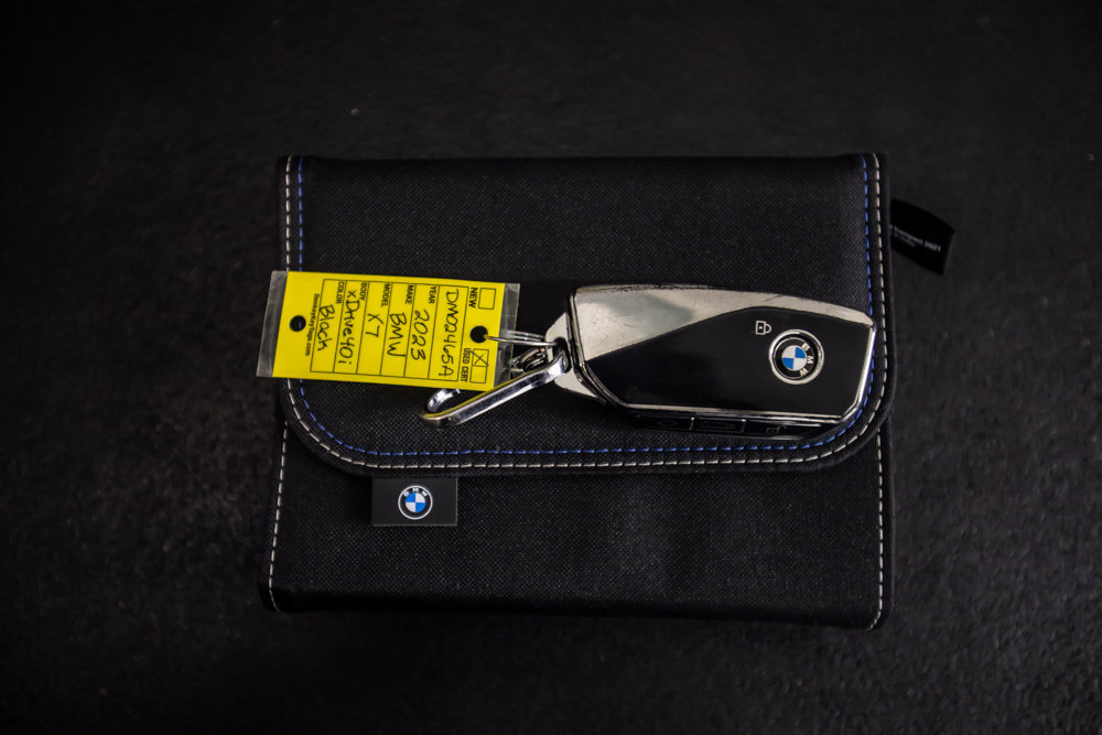 Used 2023 BMW X7 xDrive40i w/ M Sport Package AWD/4WD image 47
