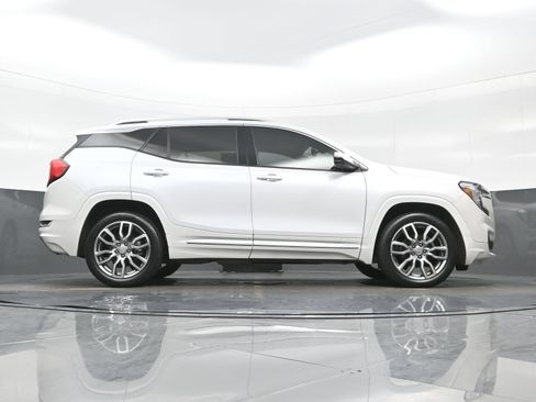Used 2023 GMC Terrain Denali w/ Denali Premium Package AWD/4WD image 35