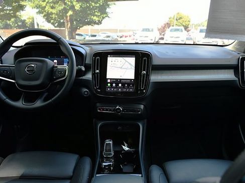 Used 2026 Volvo XC40 B5 Plus AWD/4WD image 18
