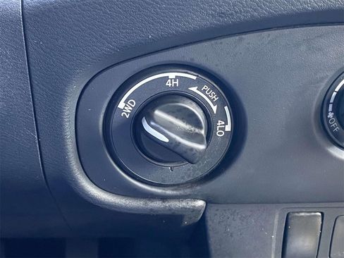 Used 2023 Nissan Frontier SV w/ Technology Package image 30