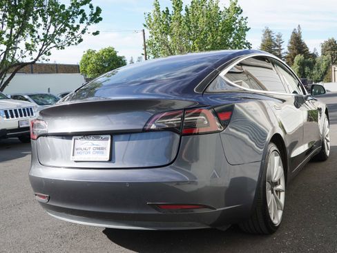 Used 2018 Tesla Model 3 Long Range image 11