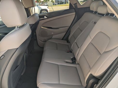 Used 2021 Hyundai Tucson Limited w/ Cargo Package image 11
