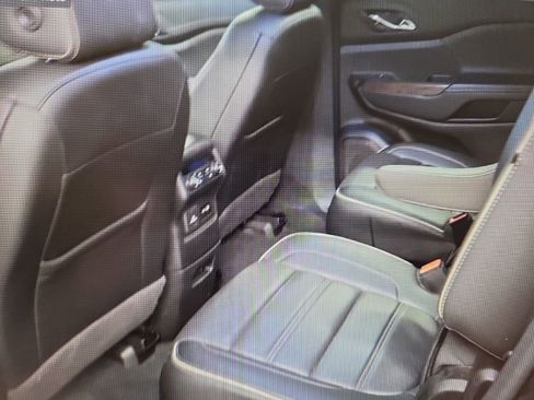 Used 2021 GMC Acadia Denali w/ Denali Ultimate Package image 12