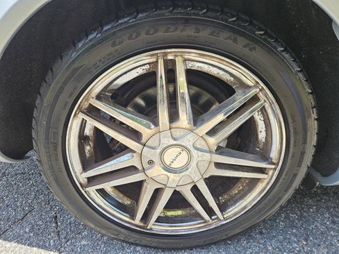 Used 2005 Mercedes-Benz CLK 320 Coupe image 25