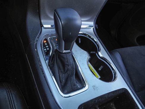Used 2019 Jeep Grand Cherokee Altitude AWD/4WD image 8