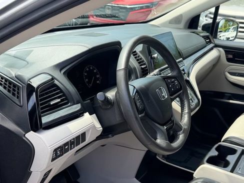 Used 2025 Honda Odyssey Elite image 12