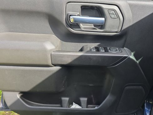 Used 2022 Chevrolet Silverado 2500 Custom w/ Custom Value Package image 14