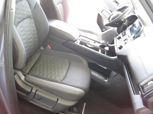 Used 2025 Nissan Pathfinder S FWD image 36