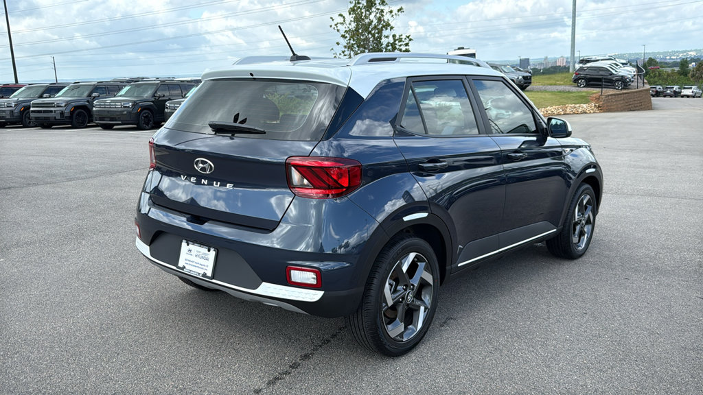 Used 2026 Hyundai Venue SEL FWD image 7