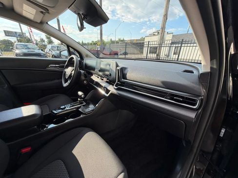Used 2022 Toyota Corolla LE FWD image 42