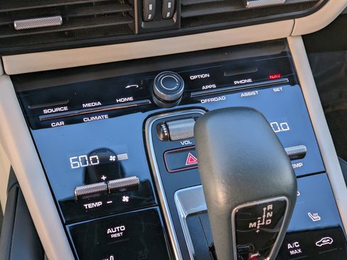 Certified 2019 Porsche Cayenne image 24