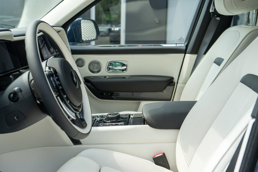 New 2027 Rolls-Royce Cullinan Black Badge AWD/4WD image 15