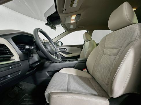 Used 2023 Nissan Rogue SV FWD image 13