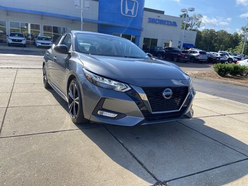 Used 2023 Nissan Sentra SR w/ Electronics Package FWD image 2