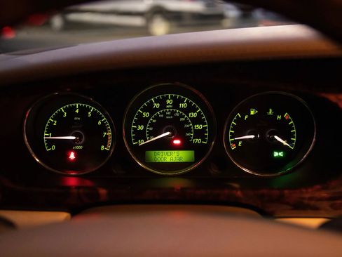 Used 2004 Jaguar XJ8 image 39