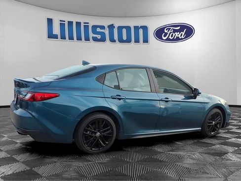 Used 2025 Toyota Camry SE image 2