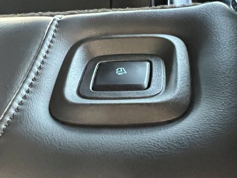 New 2025 Ford Expedition Platinum w/ Stealth Appearance Package image 22