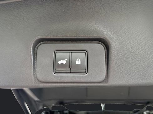 Used 2022 Nissan Rogue SL w/ SL Premium Package image 17