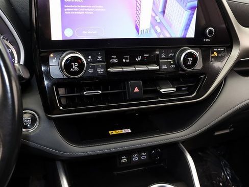 Used 2023 Toyota Highlander XLE image 19