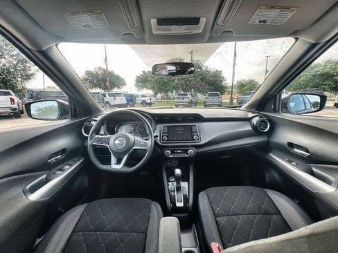 Used 2018 Nissan Kicks SV FWD image 19
