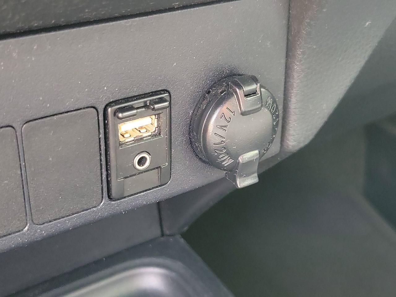Used 2018 Toyota RAV4 XLE FWD image 28
