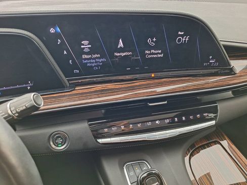 Used 2024 Cadillac Escalade Premium Luxury w/ Performance Package AWD/4WD image 16