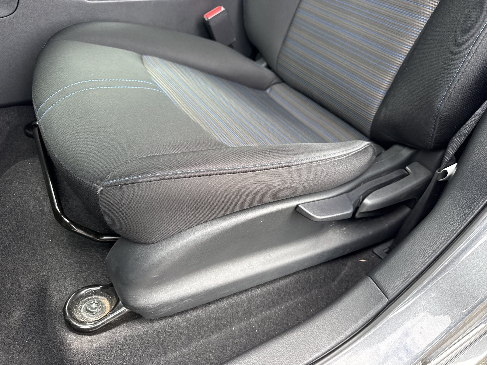 Used 2025 Nissan Leaf S FWD image 17