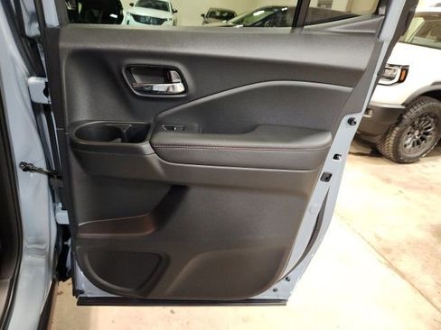 Certified 2025 Honda Ridgeline Black Edition image 31