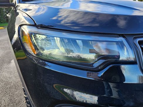 Used 2025 Jeep Compass Trailhawk image 6