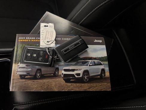 Used 2023 Jeep Grand Cherokee Laredo w/ Luxury Tech Group I image 44