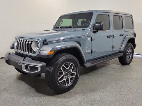 Used 2024 Jeep Wrangler Unlimited Sahara AWD/4WD image 3