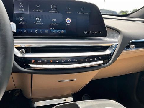 Certified 2024 Cadillac Lyriq Luxury w/ Nappa Leather Package AWD/4WD image 15