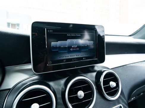 Used 2019 Mercedes-Benz GLC 300 4MATIC w/ Premium Package image 41