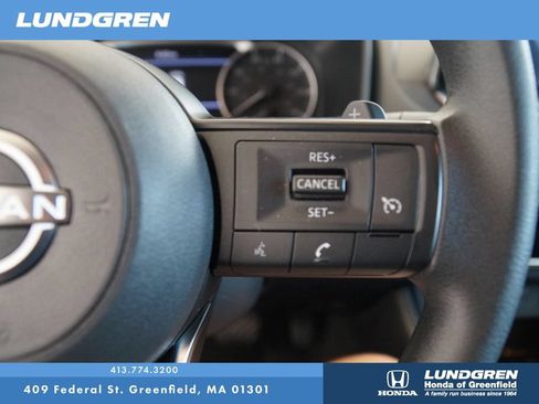 Used 2024 Nissan Rogue S AWD/4WD image 16