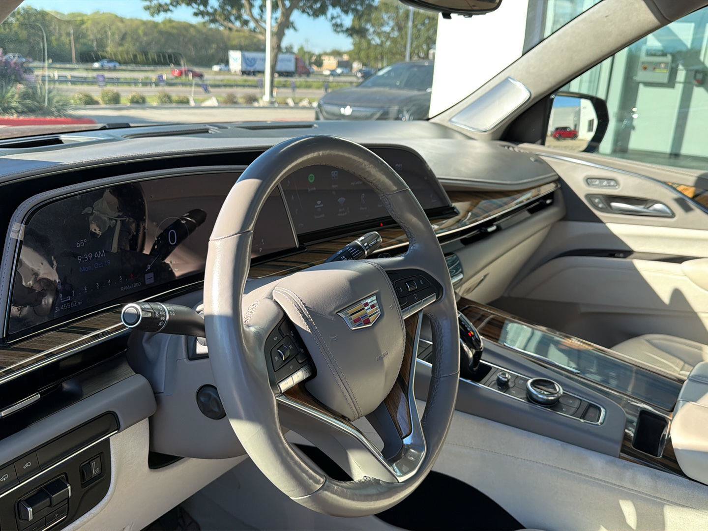 Used 2023 Cadillac Escalade Sport Platinum RWD image 9