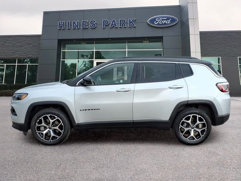 Used 2025 Jeep Compass Limited AWD/4WD image 4