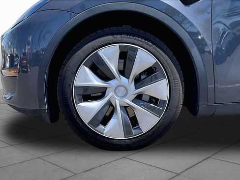 Used 2022 Tesla Model Y Long Range AWD/4WD image 10