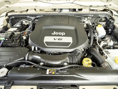 Used 2018 Jeep Wrangler Unlimited Sport w/ Connectivity Group AWD/4WD image 30