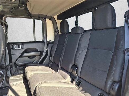 Used 2020 Jeep Gladiator Overland AWD/4WD image 25