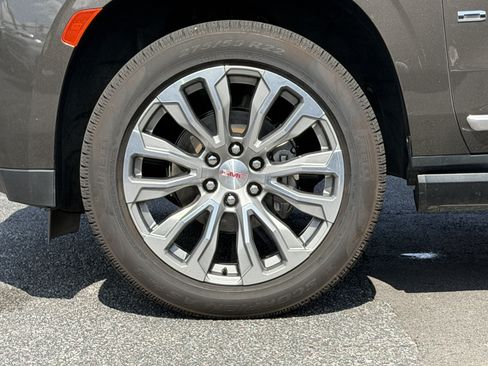 Used 2021 GMC Yukon Denali w/ Denali Ultimate Package AWD/4WD image 13