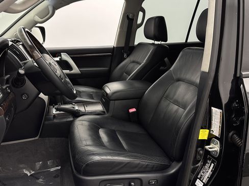 Used 2014 Toyota Land Cruiser image 17