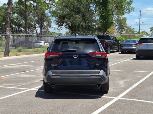 Used 2019 Toyota RAV4 XLE FWD image 6