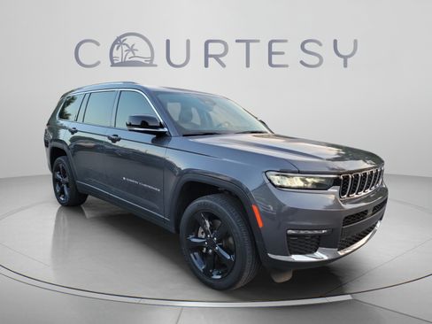 Used 2023 Jeep Grand Cherokee L Limited w/ Trailer Tow Group (B) RWD image 5