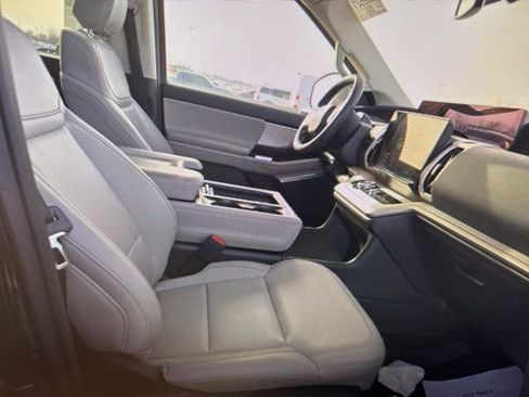 Used 2025 Ford Expedition Max Active image 9