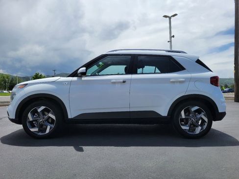 Used 2021 Hyundai Venue SEL FWD image 12