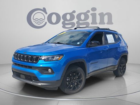 Used 2026 Jeep Compass Latitude AWD/4WD image 1
