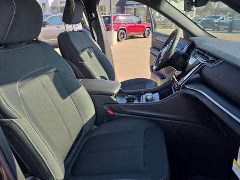 New 2026 Jeep Grand Cherokee L 4WD image 10